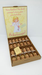 24 Schutzengel kniend im Holzbogen