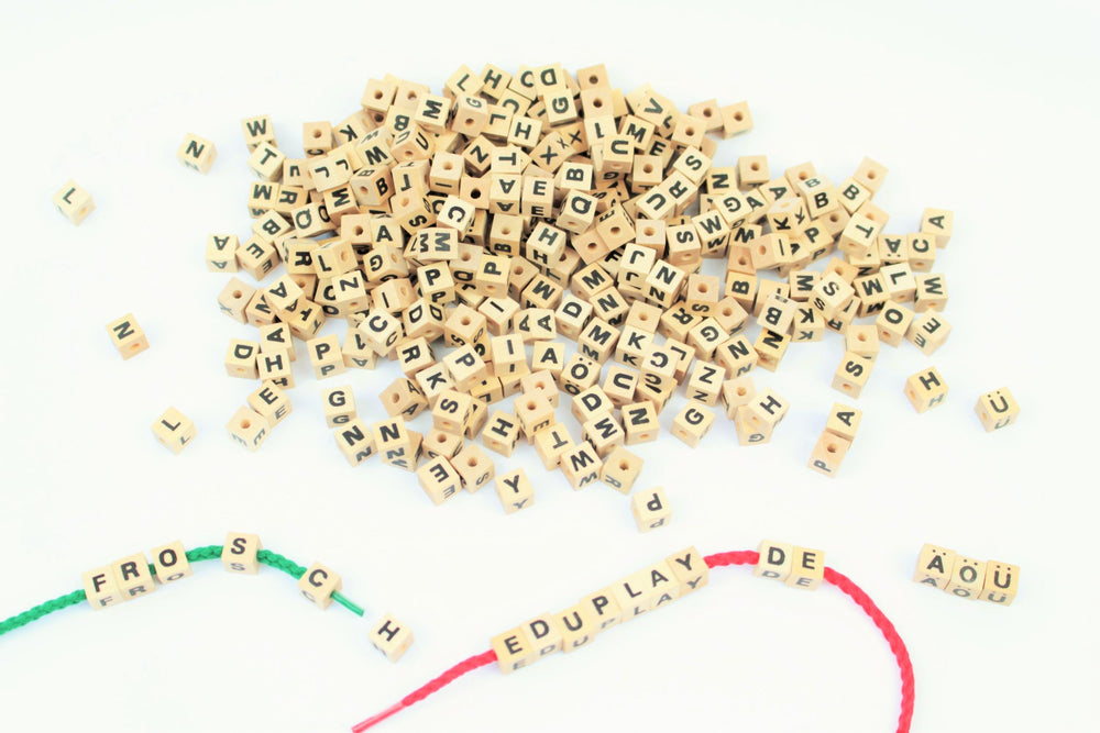 Buchstabenwürfel holz natur, mit Loch, 300 Stk.
