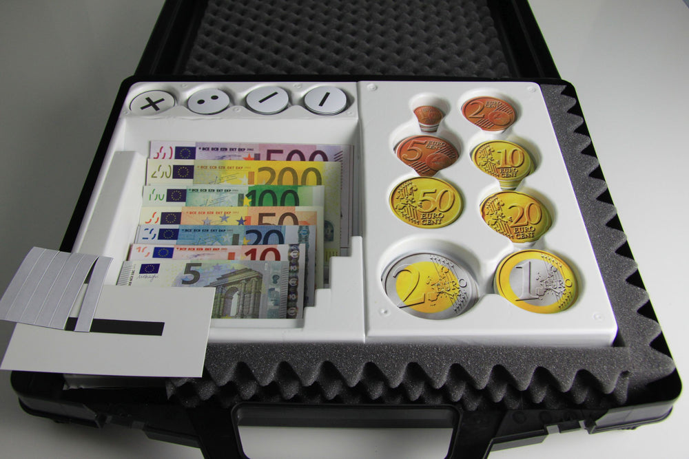 Euro - Geldkoffer magn. 37 Scheine/ 57 Münzen/ 18 Rechenzeichen Koffer+Einsatz