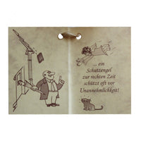 Schutzengel kniend im Holzbogen
