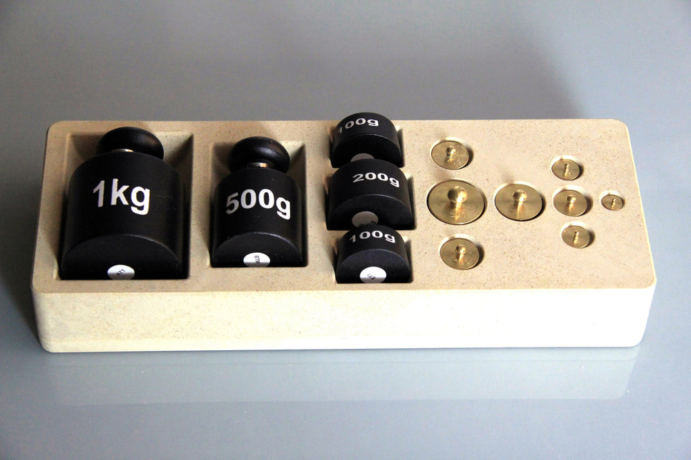 Gewichtssatz 2 kg mit Ablageschale aus Re-Wood®